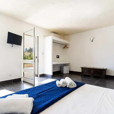 Masseria Borgo Monaci *